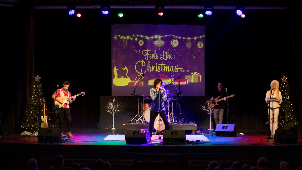 Feels Like Christmas performance photo